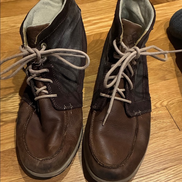 Columbia Brown Leather Chukka Boots